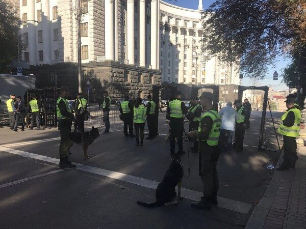 В Киеве заблокировали проезд по центральным улицам из-за митинга Саакашвили