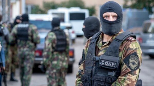 В Красноярске в ходе перестрелки ранили бойца СОБРа