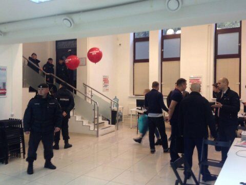 В московский штаб Навального пришла полиция
