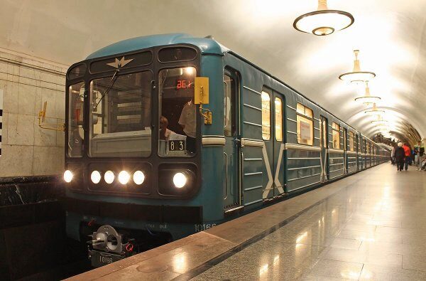 В московском метро на станции "Савеловская" погиб мужчина