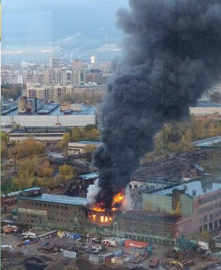 В Москве горит бывший завод "Серп и молот"