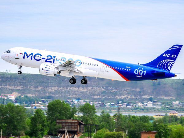 В Москву из Иркутска впервые прилетел лайнер МС-21