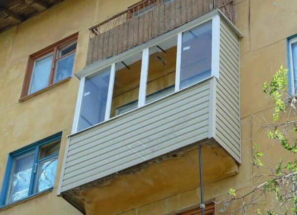 В Нальчике конфликт жителей города с администрацией из-за пристройки балконов к квартирам