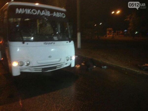 В Николаеве рейсовый автобус насмерть сбил пешеходов