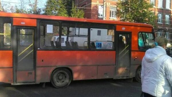 В Нижнем Новгороде подрались водители муниципального и частного автобусов