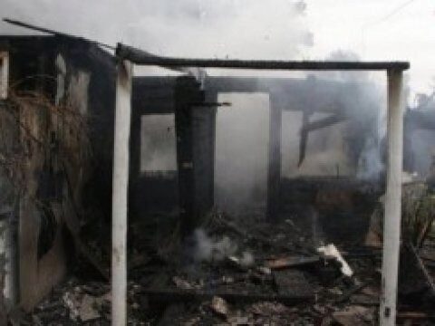 В новобурасском селе тушили крупный пожар в надворных постройках