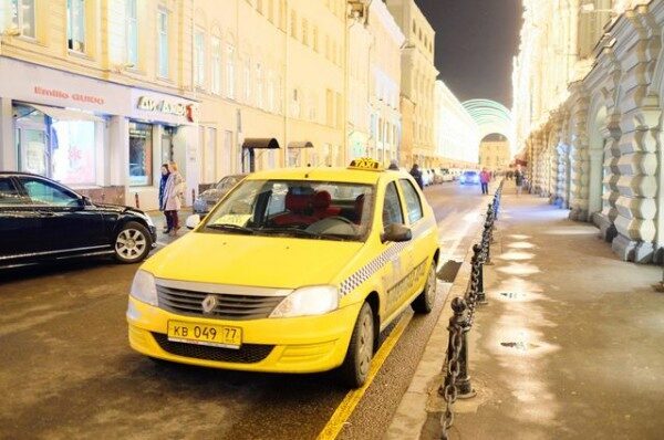 В Омске таксист спас изнасилованную девушку от смерти