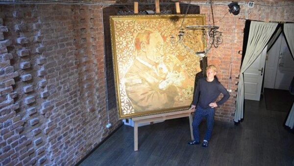 В Петербурге художник создал "Золотого Путина" к юбилею президента