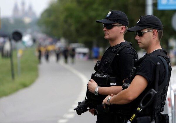 В Польше полицейские сутки издевались над украинкой
