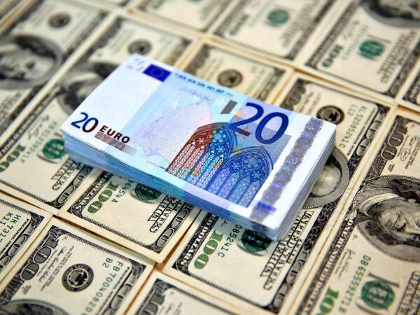 В РФ предложили вводить валютные ограничения во время кризиса