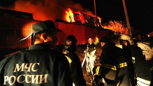 В Ростове-на-Дону предприниматели выносили товар из огня на рынке "Темерник"