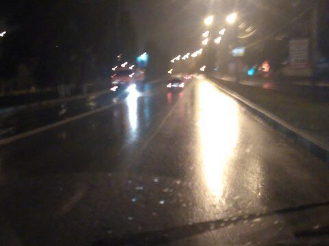 В Саратове снова мыли дороги во время дождя
