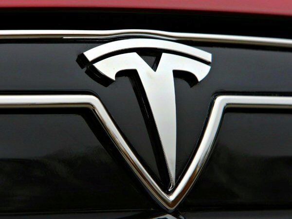 В сеть попали шпионские снимки электрогрузовика Tesla Semi