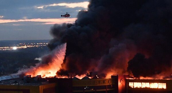 В Сеть утекли шокирующие кадры с места пожара в ТЦ "Синдика" в Москве