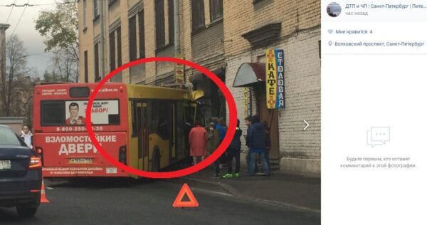 В северной столице пассажирский автобус врезался в стену дома