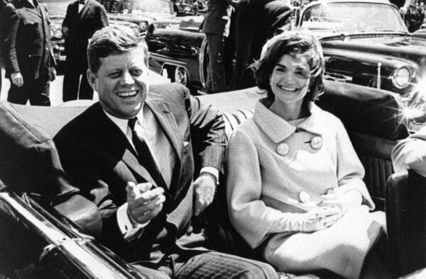 В США рассекретили около 3 тыс. документов об убийстве Кеннеди