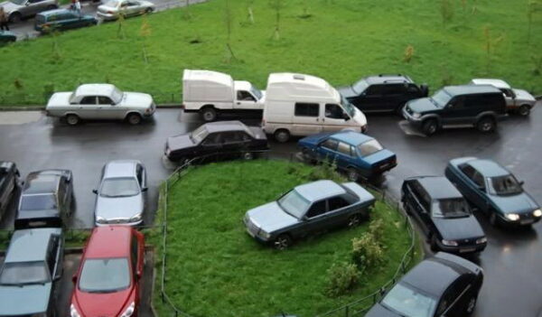 В столице РФ могут запретить парковку во дворах