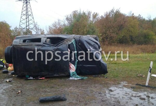В трагедии под Саратовом умер шофёр и пострадали семь пассажиров