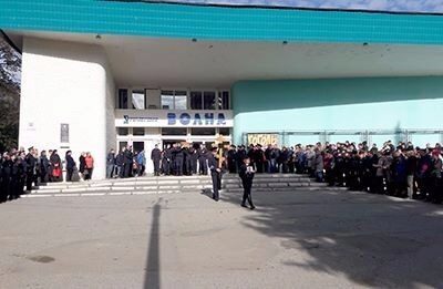 В Чебаркуле во время похорон полицейского, которого задавил нарушитель, перекрыли центр