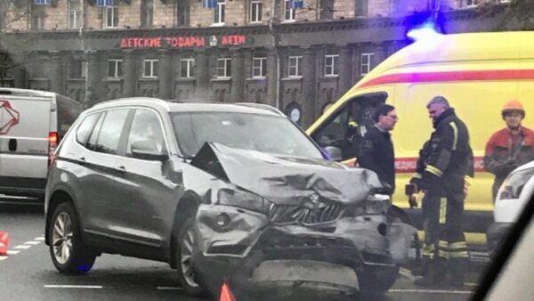 В ДТП на проспекте Стачек «ВАЗ» пострадал после столкновения с «БМВ»