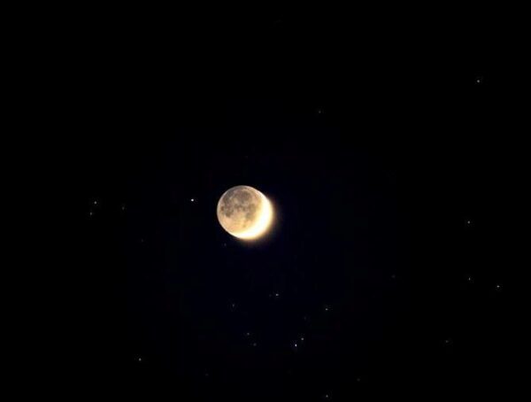 Вечером в небе над Екатеринбургом Луна «коснется» звезду Альдебаран