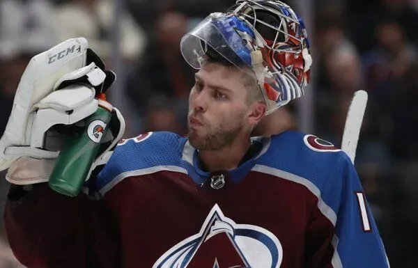 «Вегас» устроил разгром «Колорадо» в матче НХЛ со счетом 7:0