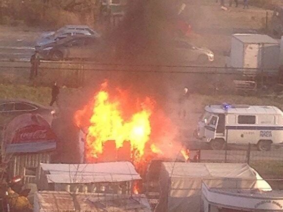 В Екатеринбурге на Сортировке сгорели несколько автомобилей