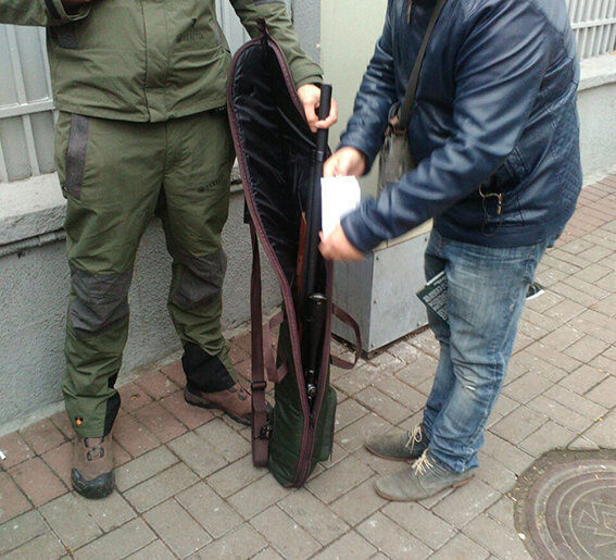 В Киеве схвачен пытавшийся пронести винтовку к Раде мужчина