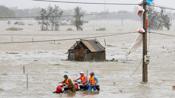 Во Вьетнаме из-за наводнения умерли 40 человек и 22 пропали без вести