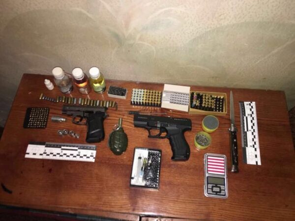 В Одессе мужчина вел торговлю оружием по всей Украине через почту