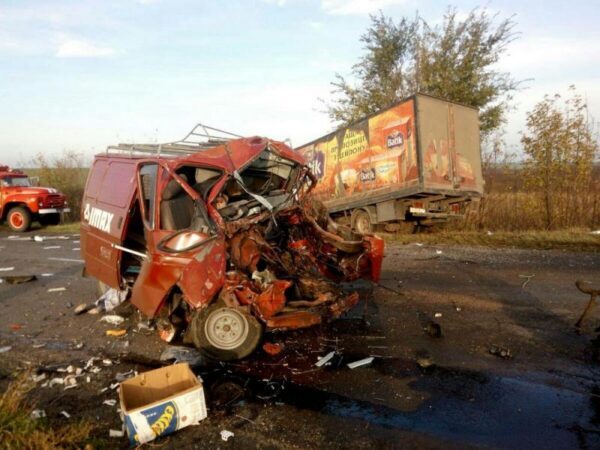 В Одесской области столкнулись три грузовых автомобиля — ужасающая авария