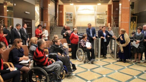 В Оренбурге инвалиды не смогли попасть на форум о безбарьерной среде