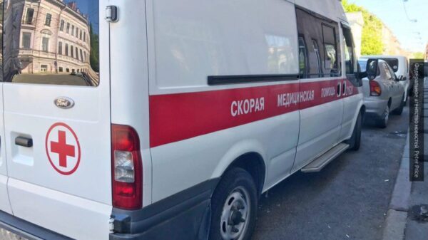 Во Владивостоке пьяная автоледи уничтожила реанимобиль и покалечила 2-х медсотрудников