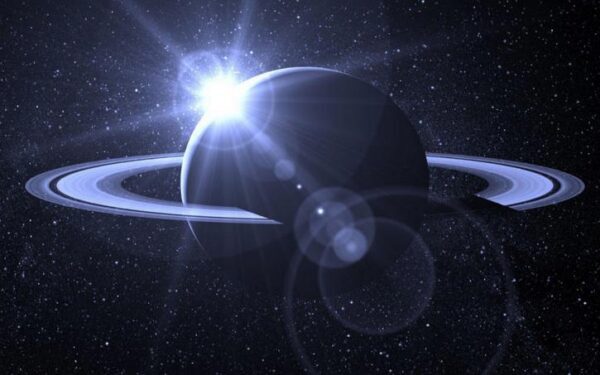 Возле Сатурна промчался загадочный НЛО, «зажигающий звезды»: уфолог запечатлел удивительное явление