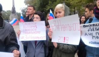 В РФ на акциях в поддержку Навального начались задержания активистов