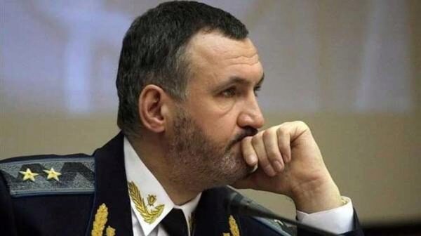 В web-сети интернет появилось фото золотой лопаты, найденной у украинского депутата