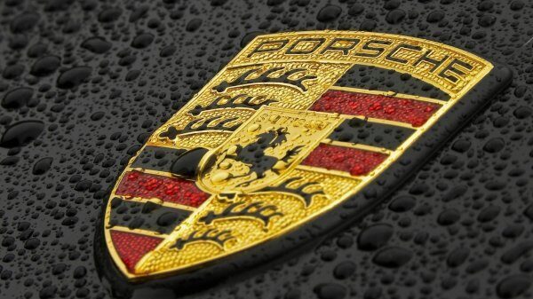 Выпущена новая версия кроссовера Porsche Macan