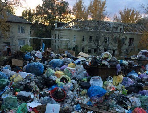 Жители Заводского района: «Месяцами не вывозят мусор»