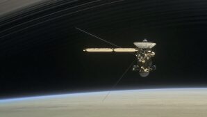 Зонд Cassini нашел «кирпичики жизни» в кольцах Сатурна