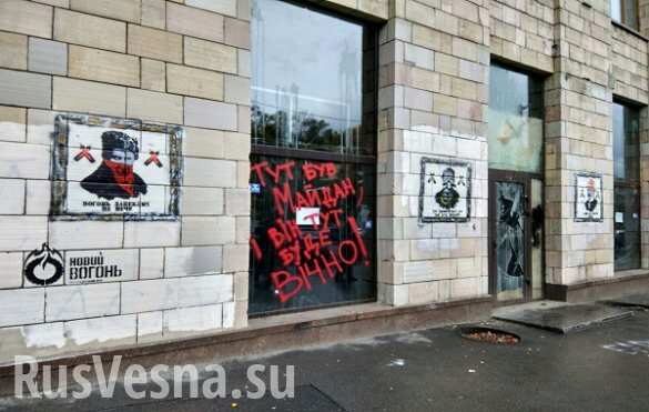 Зрада: автор скандальных граффити назвал их восстановление вандализмом