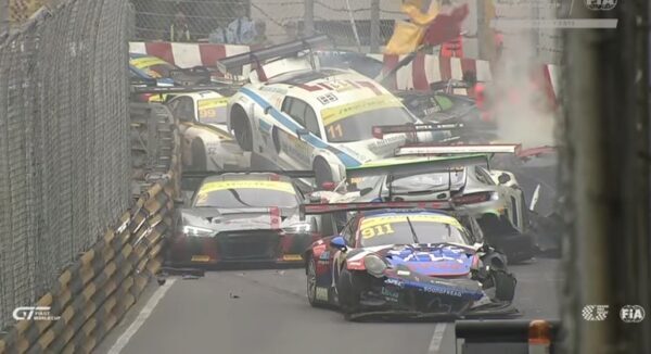 16 авто всмятку: гонка спорткаров в Макао завершилась массовой трагедией