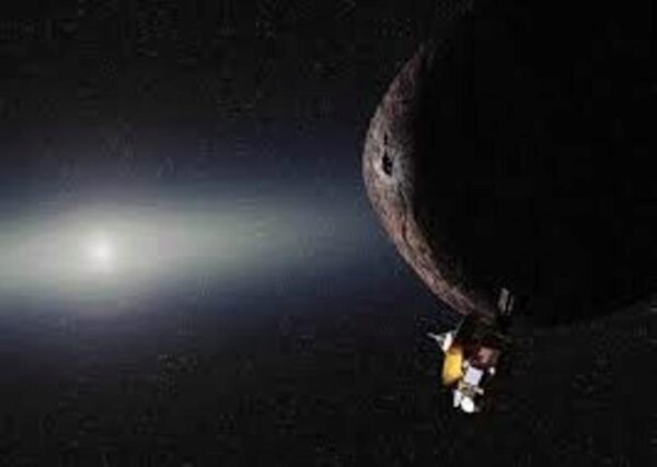 Астрофизики: Холодную атмосферу Плутона пояснили дымкой? в разряженной атмосфере