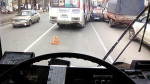 Автобус и грузовик сплющили «Оку» в Калуге