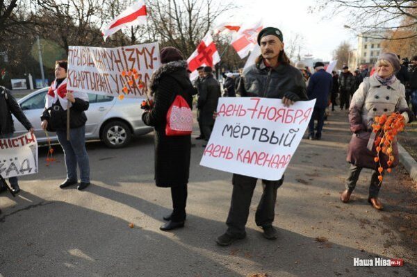 Белорусская оппозиция провела акцию на месте захоронения жертв сталинских репрессий