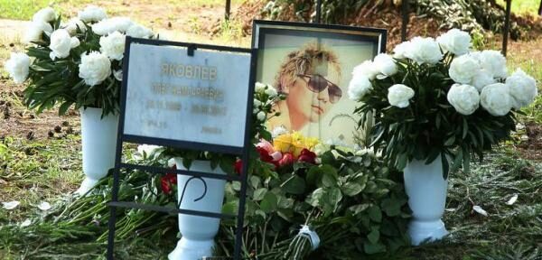 Близкий друг рассказал о судьбе могилы Олега Яковлева