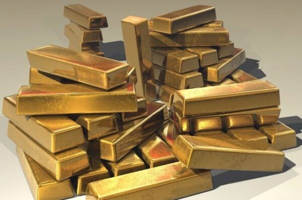 Центробанк: РФ стоит продолжать увеличивать долю золота в резервах