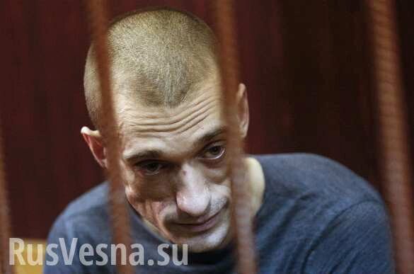 «Чудовищно дикая ситуация»: Скандальный художник Павленский начал голодовку во французской тюрьме