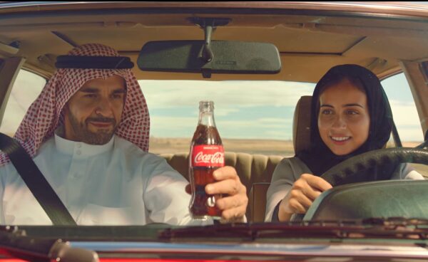 Coca-Cola обыграла в рекламе разрешение саудовским женщинам водить автомобиль