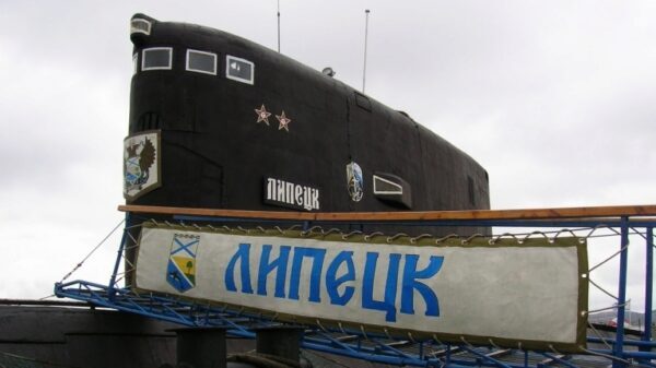 Для подводной лодки «Липецк» продолжают собирать новогоднюю посылку