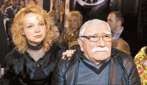 Экс-супруга Армена Джигарханяна пожелала ему долгой и мучительной смерти